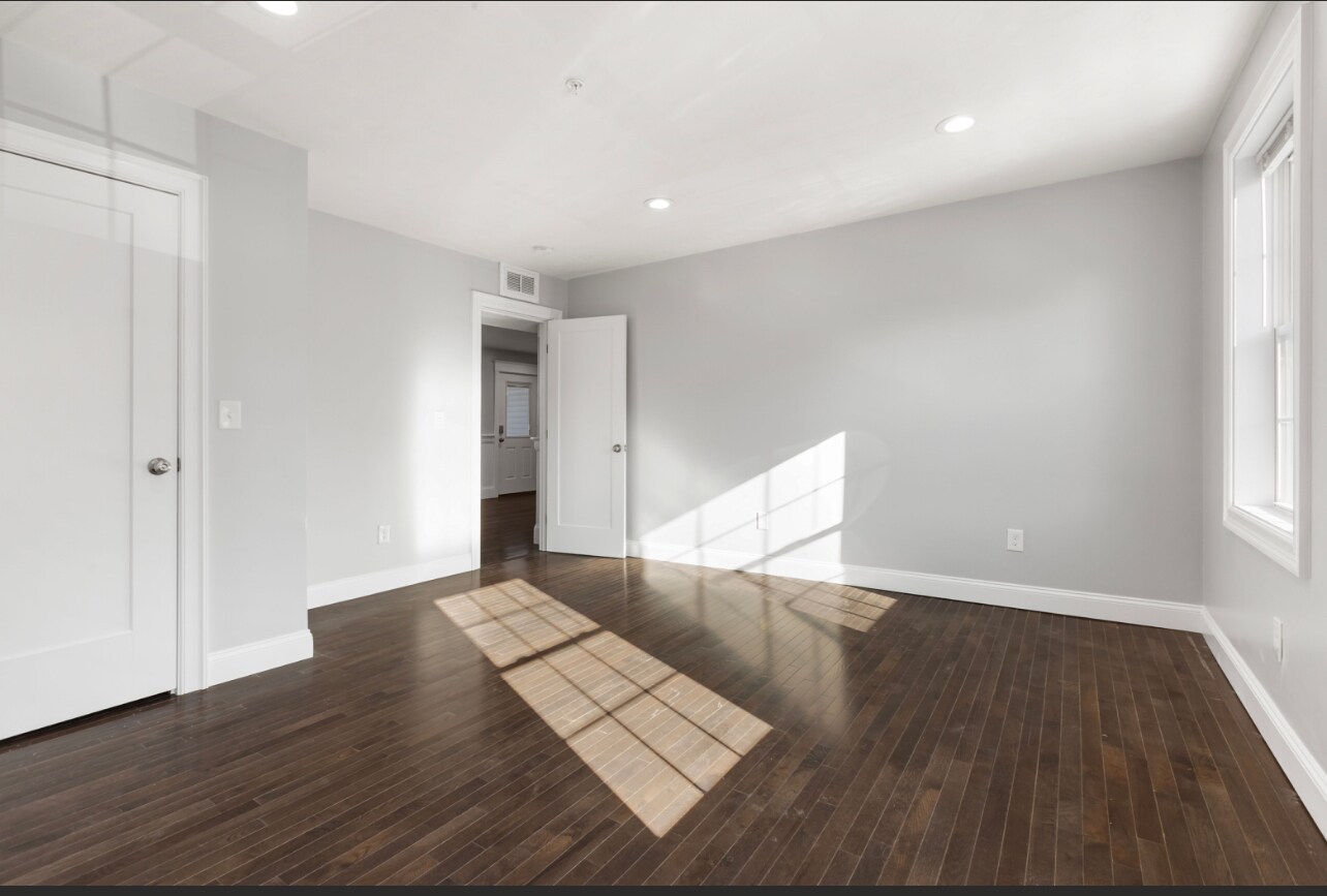 Building Photo - 222 Rock St