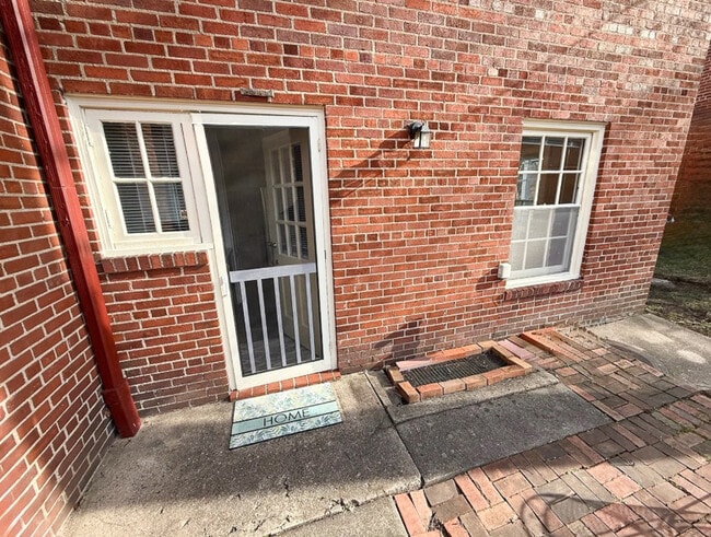 Building Photo - 3919 Beech St