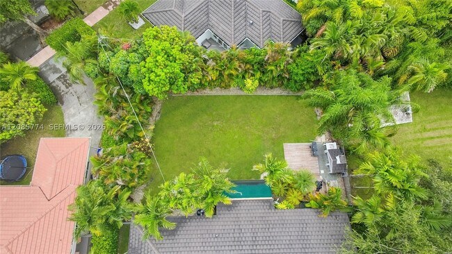 Building Photo - 3128 Coconut Grove Dr