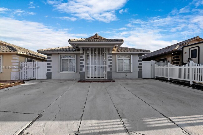 Building Photo - 10168 NW 126th Terrace