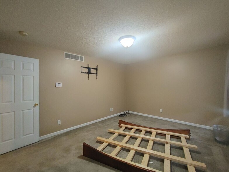 Building Photo - 579 Homestead Dr