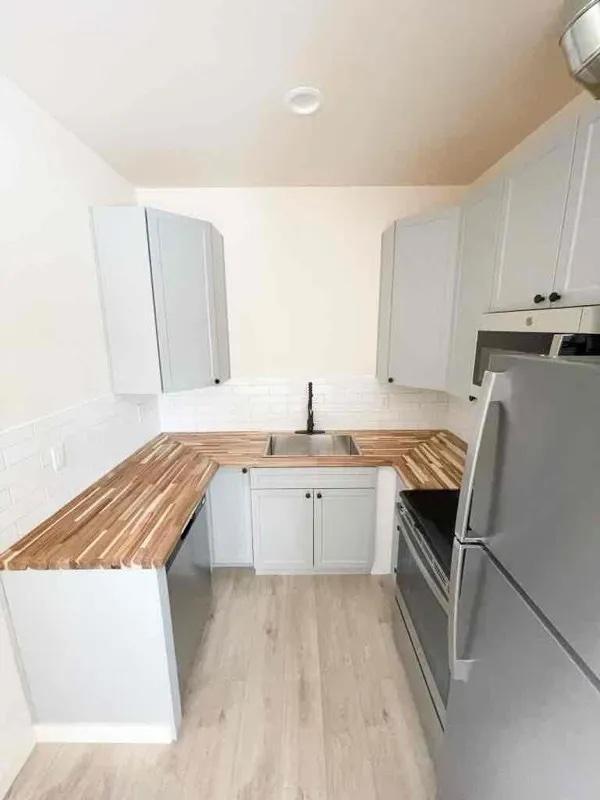 Building Photo - 1209 Carlyle St