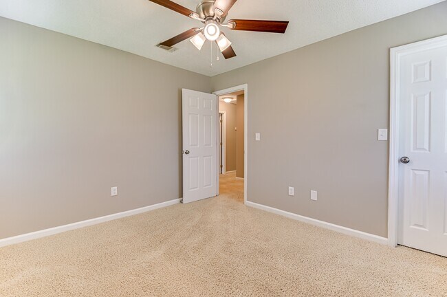 Building Photo - 208 Stonington Dr