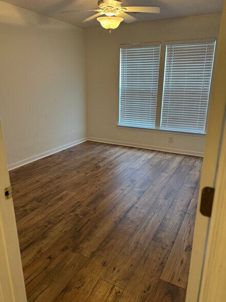 Building Photo - 7720 Porter House Dr