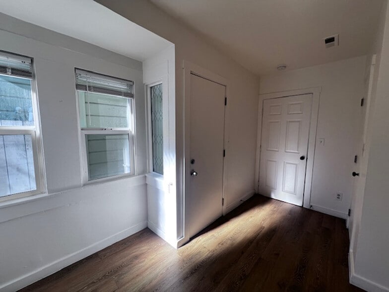 Building Photo - 699 30th St