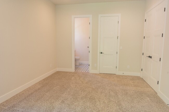 Building Photo - 5Bd/4.25Ba Kirkland House