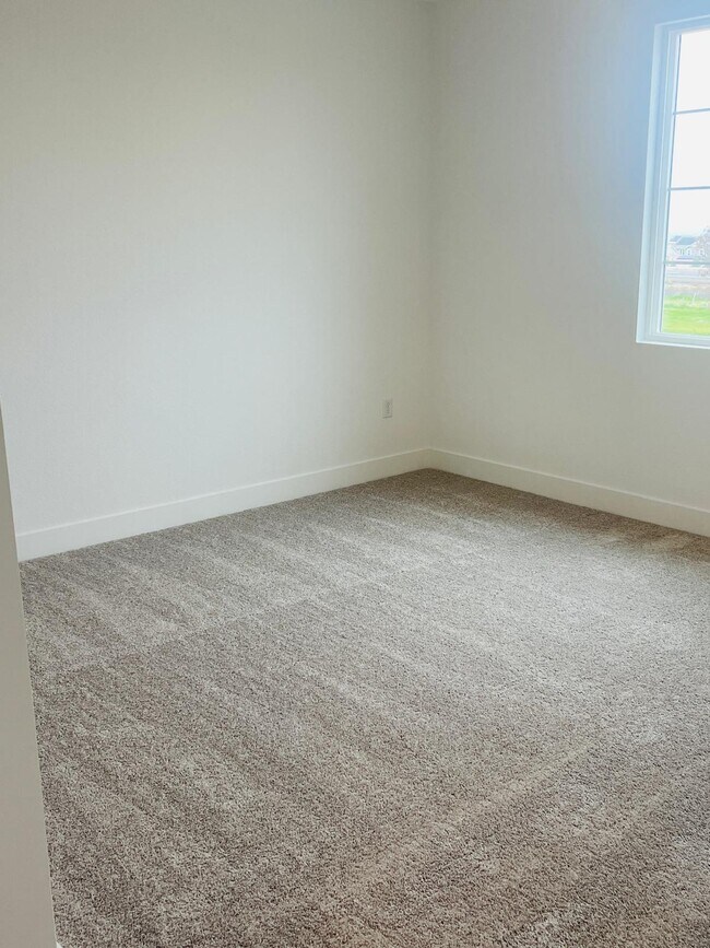 Building Photo - 2710 Old Larks Ln