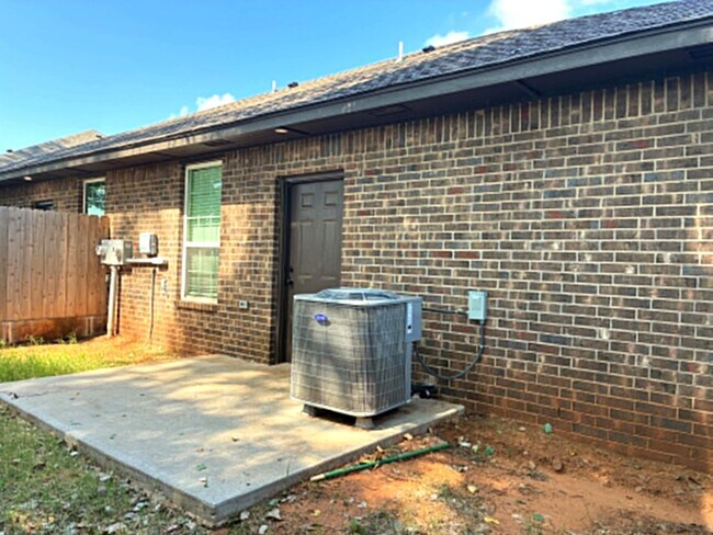 Building Photo - 7508 Redbud Villas Ct