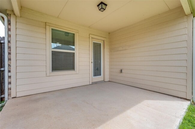 Building Photo - 1028 Lake Woodland Dr