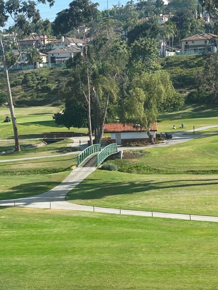 Building Photo - 2556 Navarra Dr