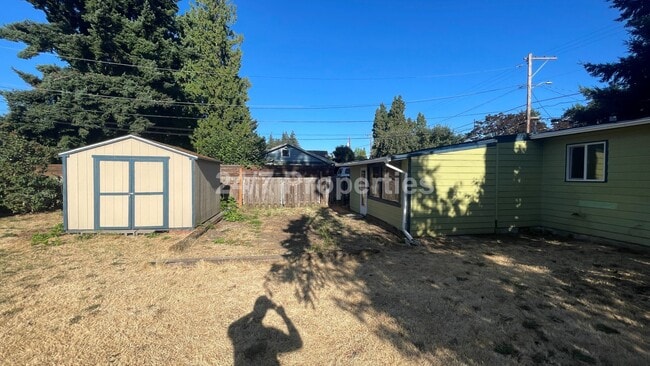 Building Photo - Charming 2 BD | 1 BA Home w/ Large Backyar...