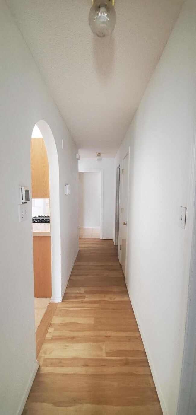 Building Photo - 3400 Tierra Cromo Rd