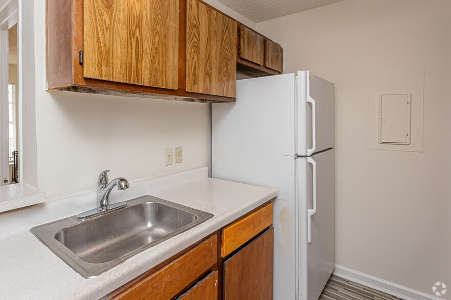 2BR, 2BA - 866SF - Azalea Belle