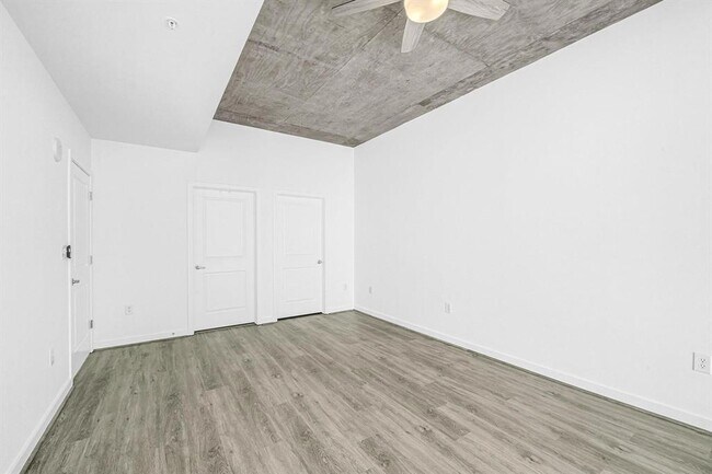 Building Photo - 5925 Almeda Rd