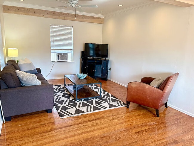 Building Photo - 4755 N Pearl St