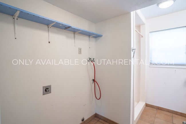 Building Photo - 1120 S 850 E