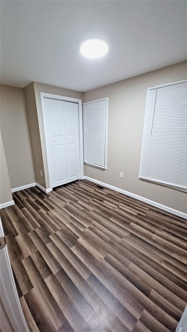 Middle Bedroom - 135 Hamilton Ave