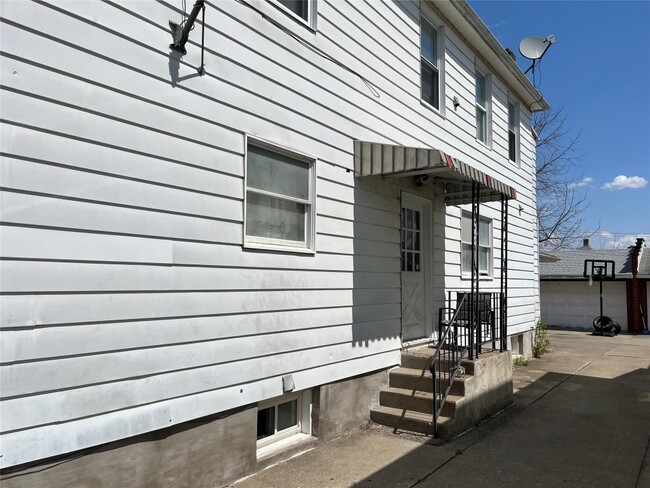 Primary Photo - 222 Hill Ave