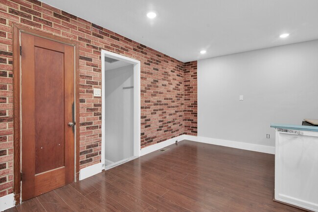 Building Photo - 34 W Parnell St