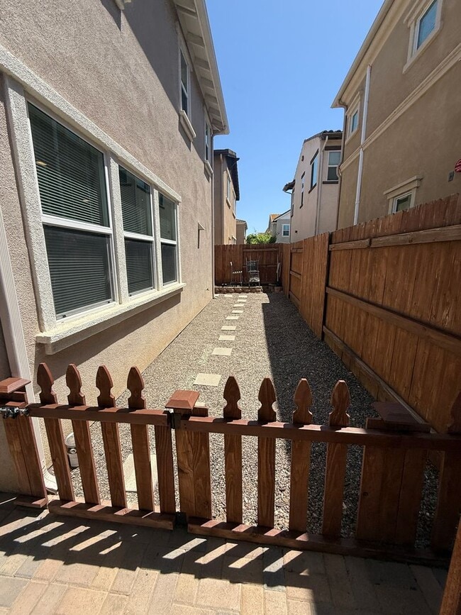 Building Photo - Beautiful Newer Two Story Home in The Gated Community of HG Gardens