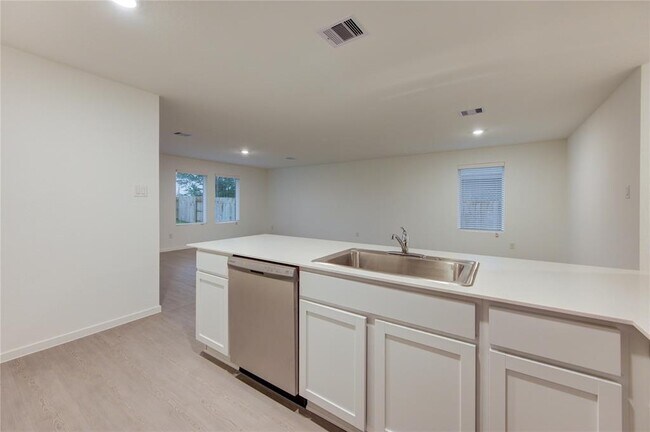 Building Photo - 1610 Birch Wood Dr