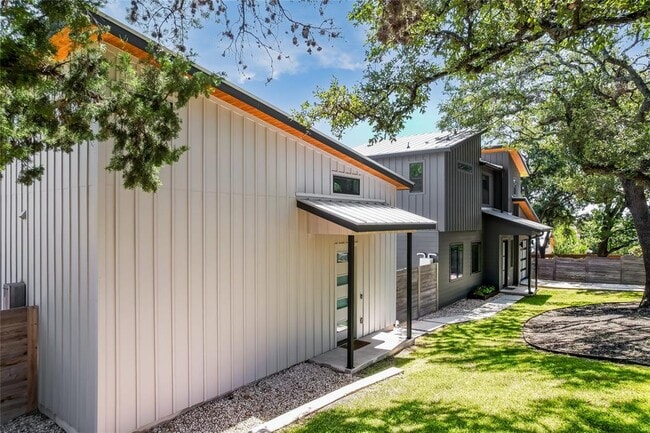 Building Photo - 2909 Oak Crest Ave