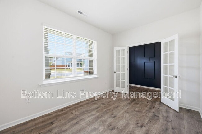 Building Photo - 413 Tucana St