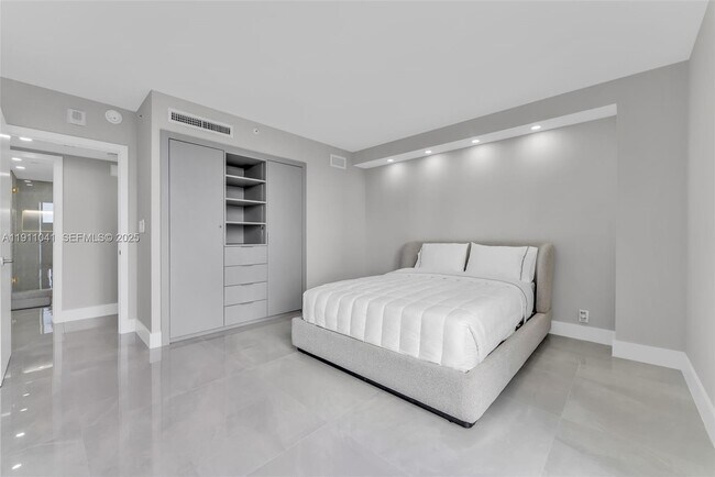 Building Photo - 19707 Turnberry Way