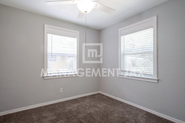 Building Photo - 3824 Penton St