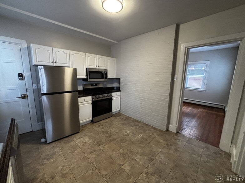 Building Photo - 63 Dana St