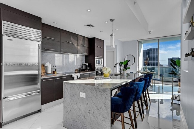 Building Photo - 900 Biscayne Blvd