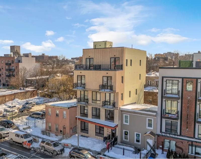 Building Photo - 1696 Pacific St