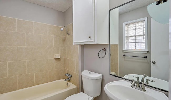 Building Photo - 221 Pecan Hill Dr