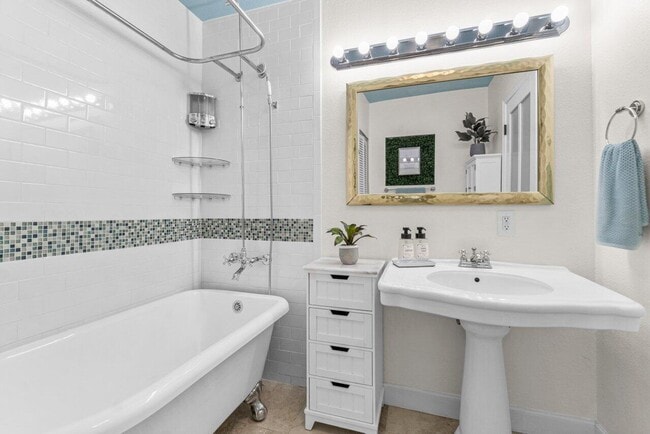 Building Photo - 1911 Parker Ave