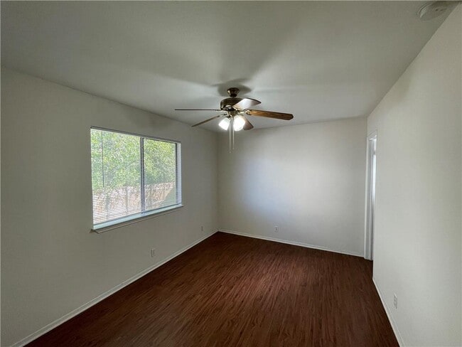 Building Photo - 407 Parkhill Cove