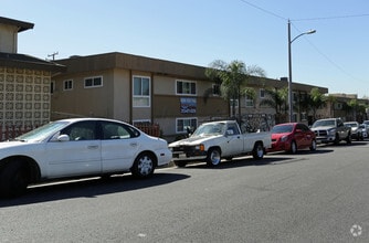 Building Photo - 3200 W 99th St
