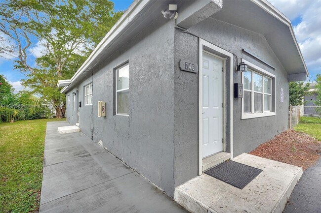 Building Photo - 746 SW 4th St