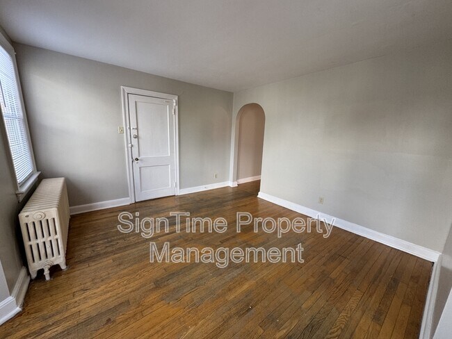 Building Photo - 63 Broadway