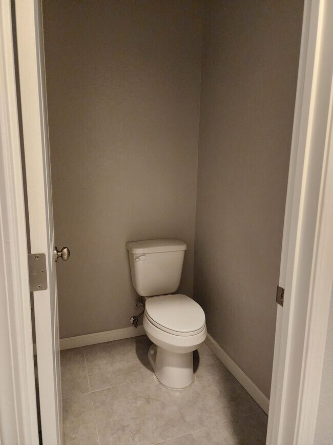 Building Photo - 3/2/2 Beautiful Home In Gardnerville Locat...