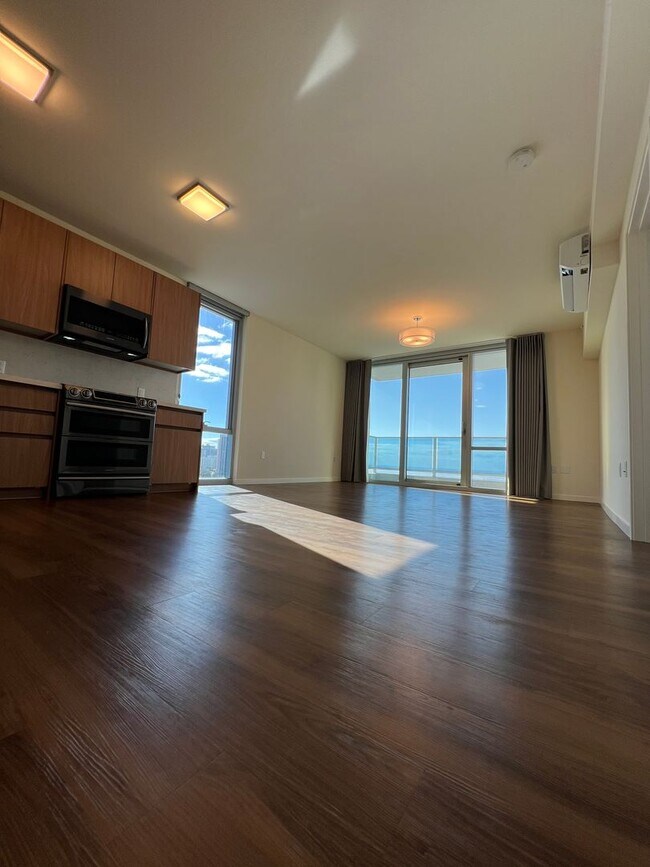 Building Photo - ** 2 BEDROOM 2 BATH** 2 covered PARKING, O...