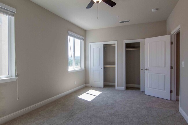 Building Photo - MOVE IN SPECIAL!!! $300 OFF FIRST MONTH'S ...