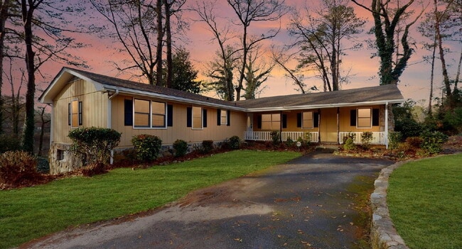 Building Photo - THE UNION GROVE | Gorgeous renovated home in Lithonia featuring large common areas, a spacious ki...
