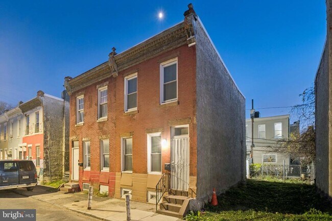 Building Photo - 1316 W Clementine St