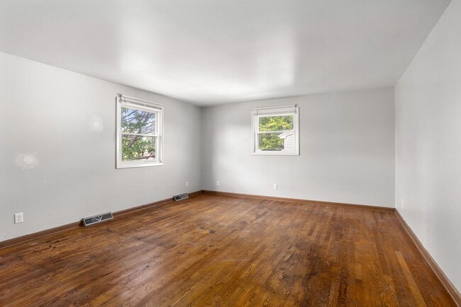 Building Photo - 915/917 Byrd Avenue