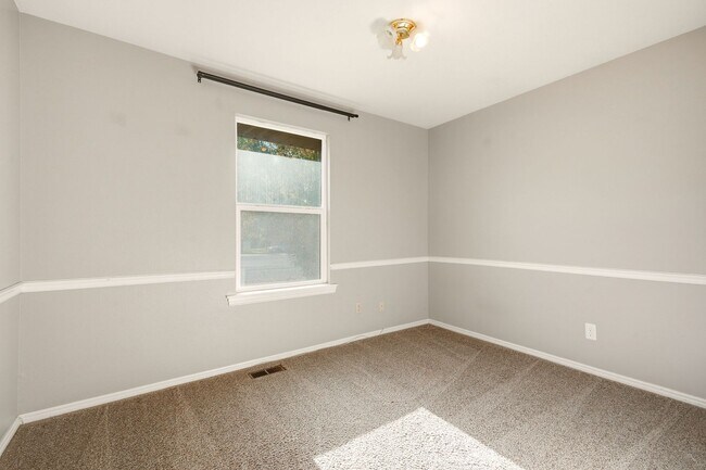 Building Photo - 1203 N 100 E
