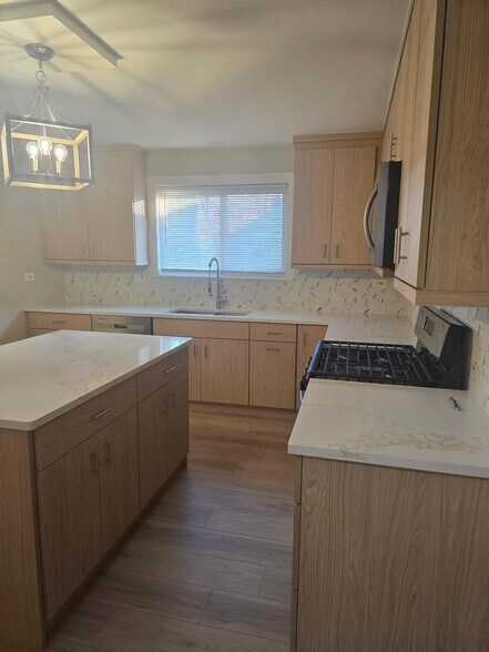 Building Photo - 4116 W 109th St