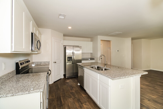 Building Photo - Beautiful home in Honey Tree