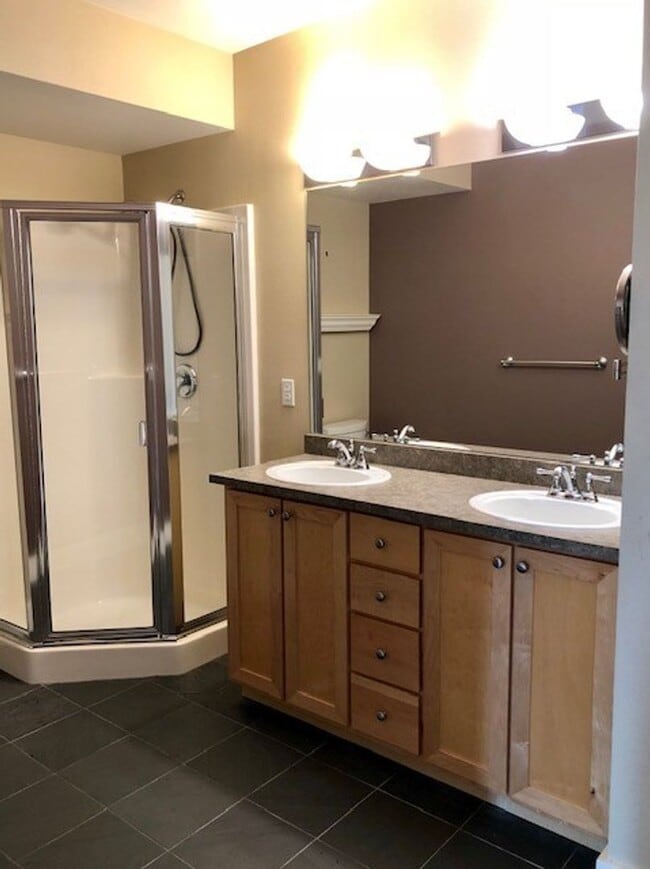 Building Photo - Riverfront Sandpiper Village Condo 2 Bedroom, 2 Baths!!