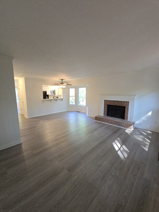 Building Photo - 5034 Laurel Bridge Dr SE