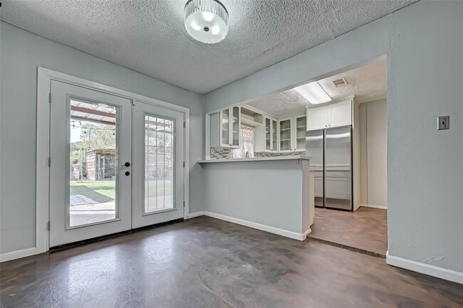 Building Photo - 8414 Flintridge Dr